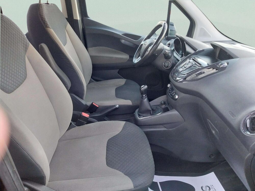 Ford Tourneo Courier  1.5 TDCi   95 CV  Doble pta lateral.