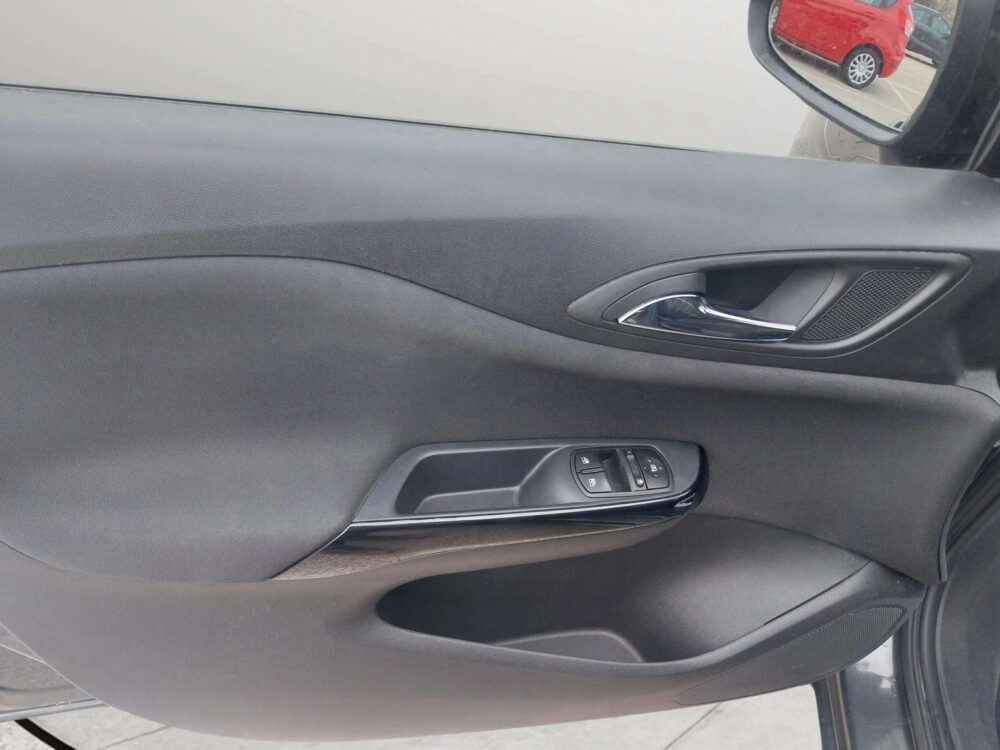 Opel Corsa 1.4i  Color Edition  90 CV  5 P