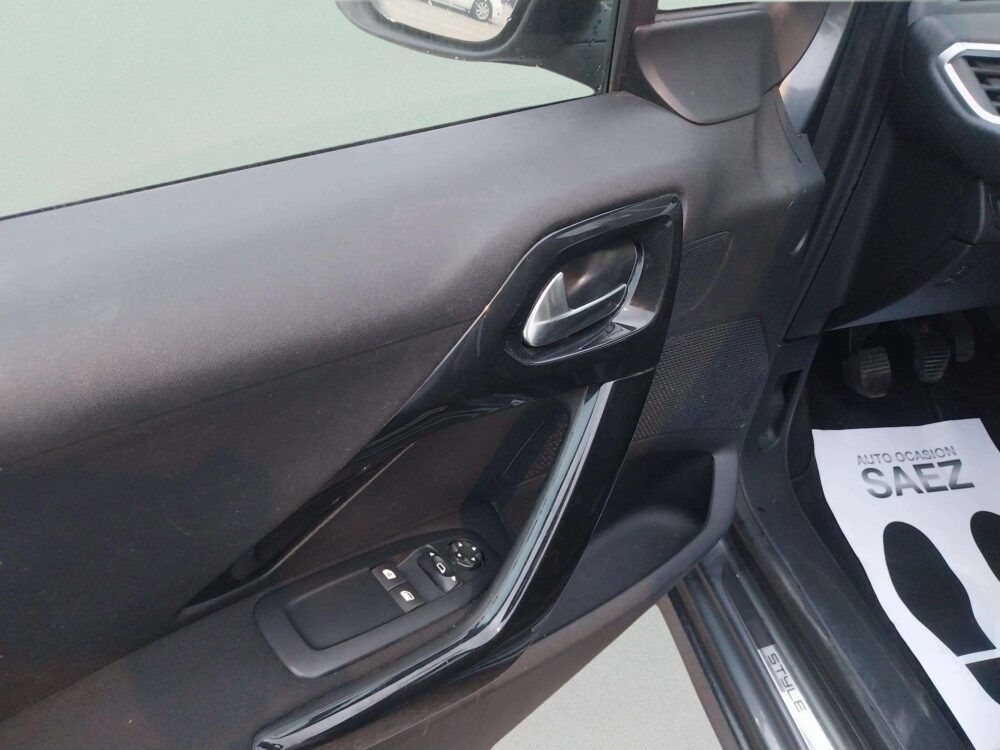 Peugeot 208 1.6 HDi  BLUE  Style 100 CV