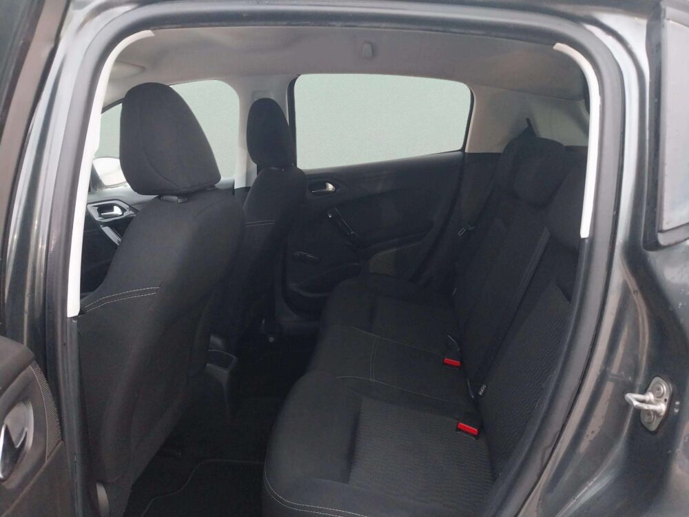 Peugeot 208 1.6 HDi  BLUE  Style 100 CV