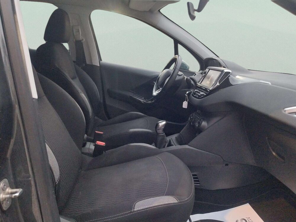 Peugeot 208 1.6 HDi  BLUE  Style 100 CV