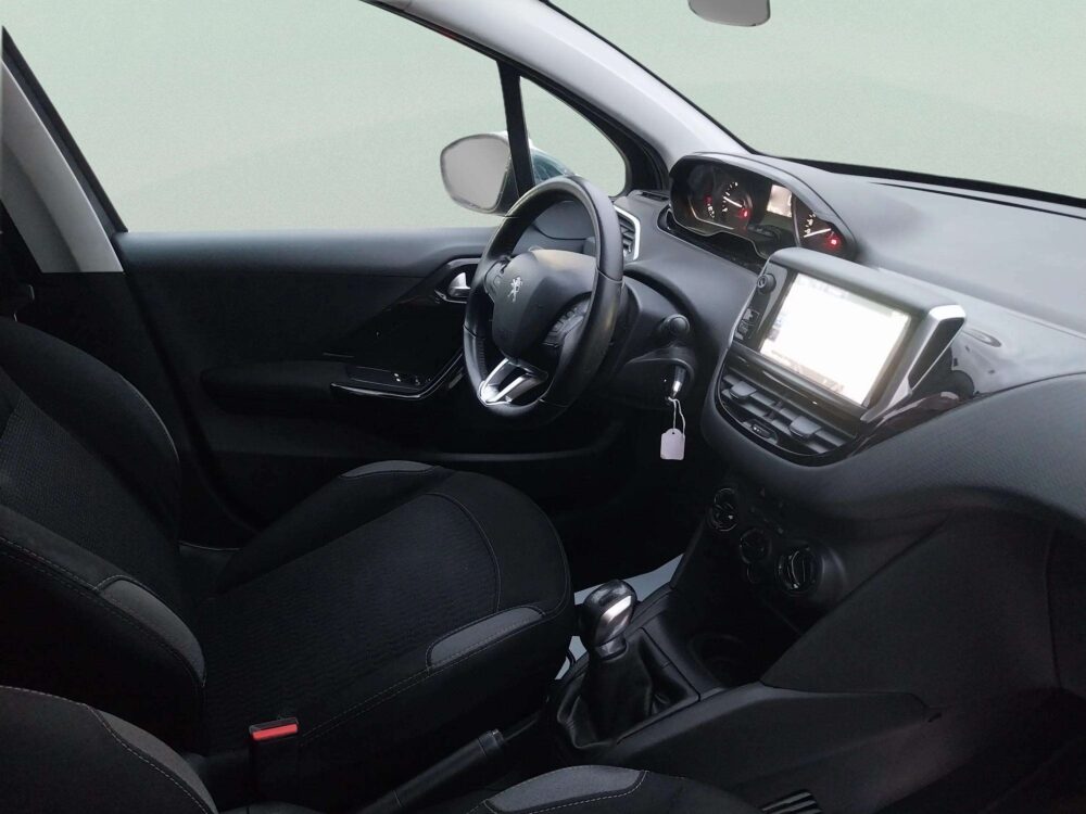 Peugeot 208 1.6 HDi  BLUE  Style 100 CV